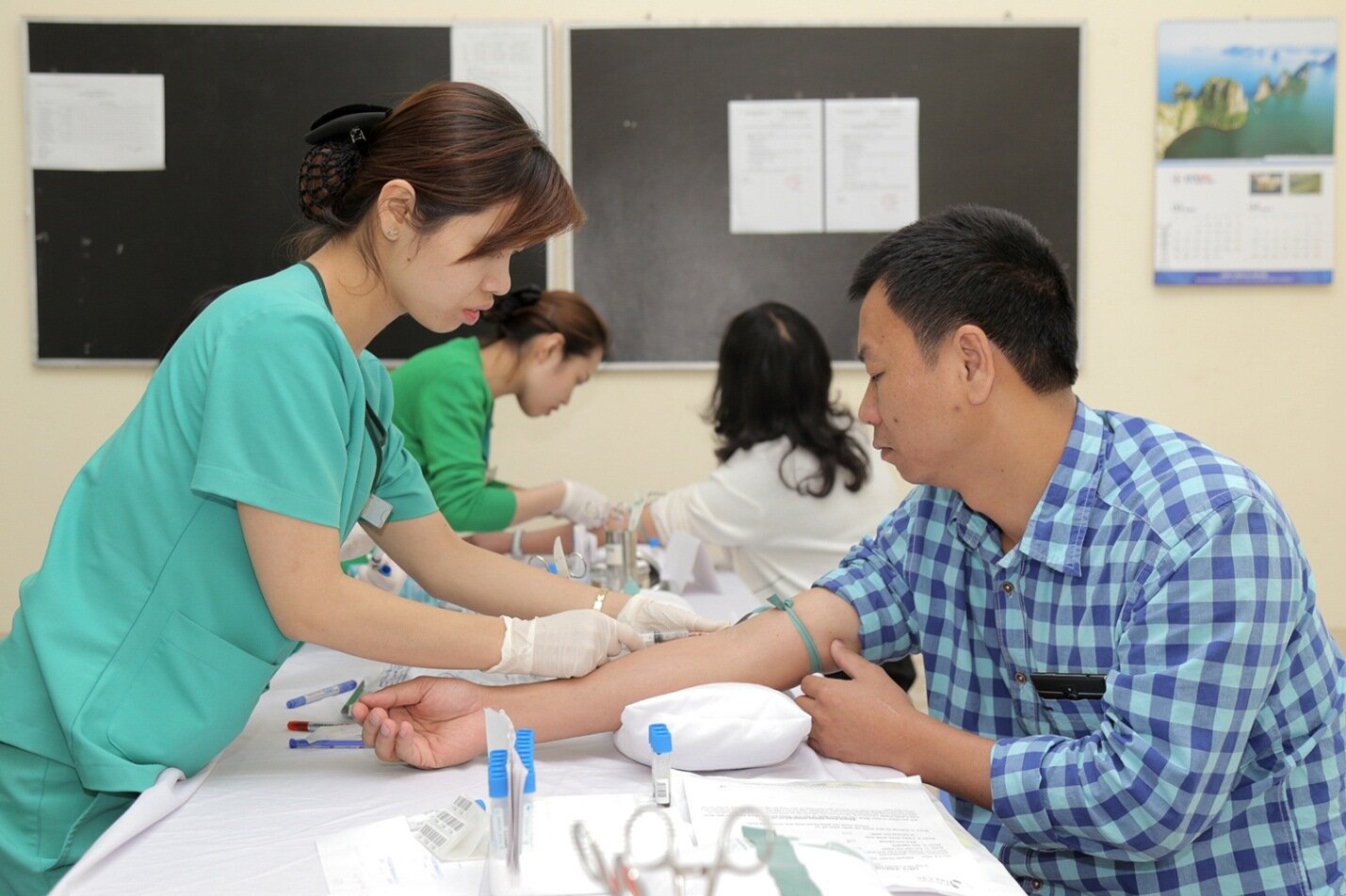 Người dân xứ Lạng được làm các xét nghiệm, thăm khám cần thiết, giúp tầm soát các dấu hiệu ban đầu khi bệnh ung thư mới xuất hiện